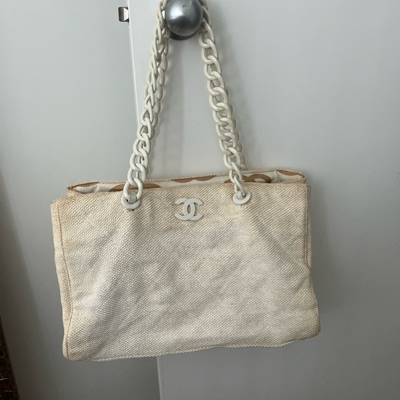 CHANEL STRAW WOVEN LARGE CARRY ALL BEACH TOTE RESIN CHAIN HANDLES AND CC LINING - Picture 2 of 4